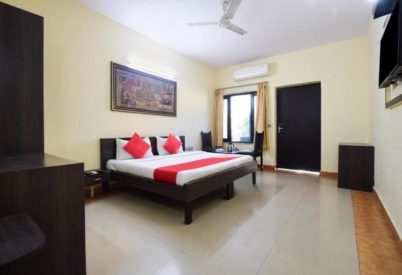 ホテル Oyo 24408 Nirmala Guest House