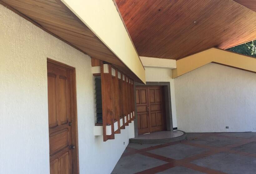 تختخواب و صبحانه La Casa De Cariari Al Golf