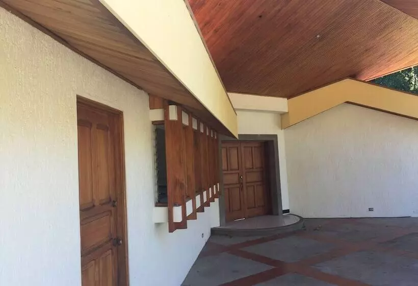 تختخواب و صبحانه La Casa De Cariari Al Golf