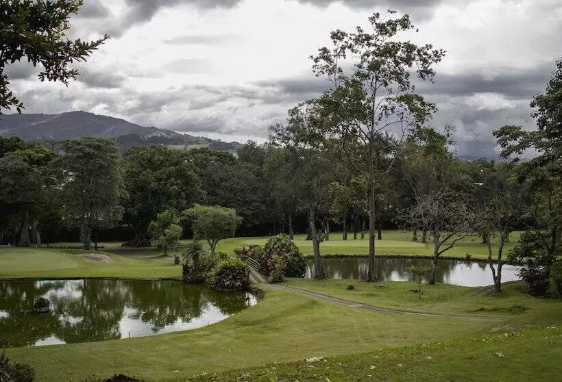 تختخواب و صبحانه La Casa De Cariari Al Golf