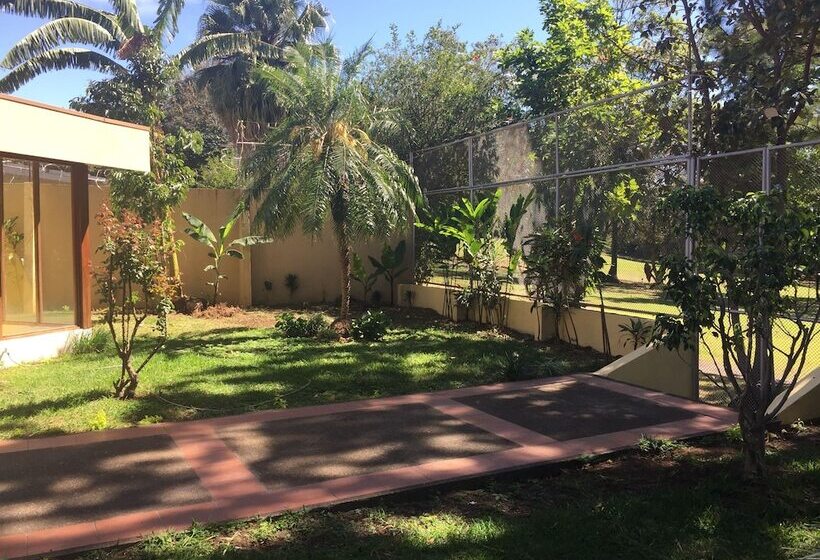 تختخواب و صبحانه La Casa De Cariari Al Golf