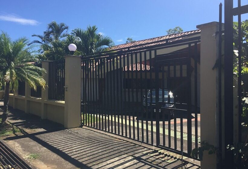 تختخواب و صبحانه La Casa De Cariari Al Golf