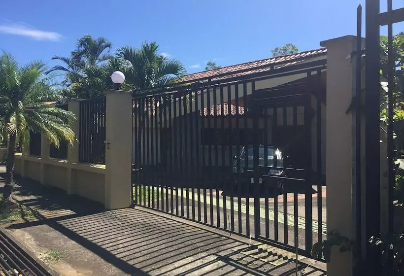 تختخواب و صبحانه La Casa De Cariari Al Golf