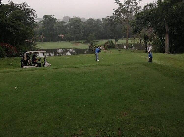 تختخواب و صبحانه La Casa De Cariari Al Golf