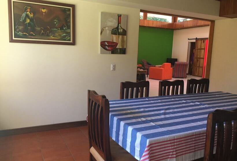 تختخواب و صبحانه La Casa De Cariari Al Golf