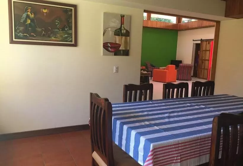 تختخواب و صبحانه La Casa De Cariari Al Golf