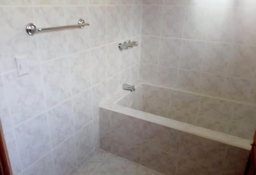 تختخواب و صبحانه La Casa De Cariari Al Golf