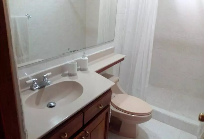 تختخواب و صبحانه La Casa De Cariari Al Golf