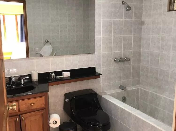 تختخواب و صبحانه La Casa De Cariari Al Golf