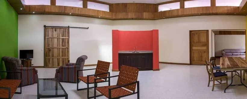 تختخواب و صبحانه La Casa De Cariari Al Golf