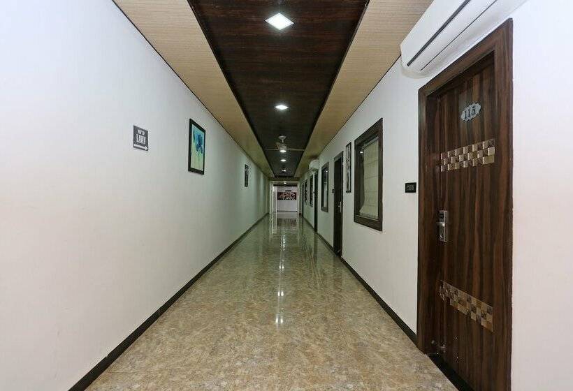 فندق Capital O 22733 Wood Castle