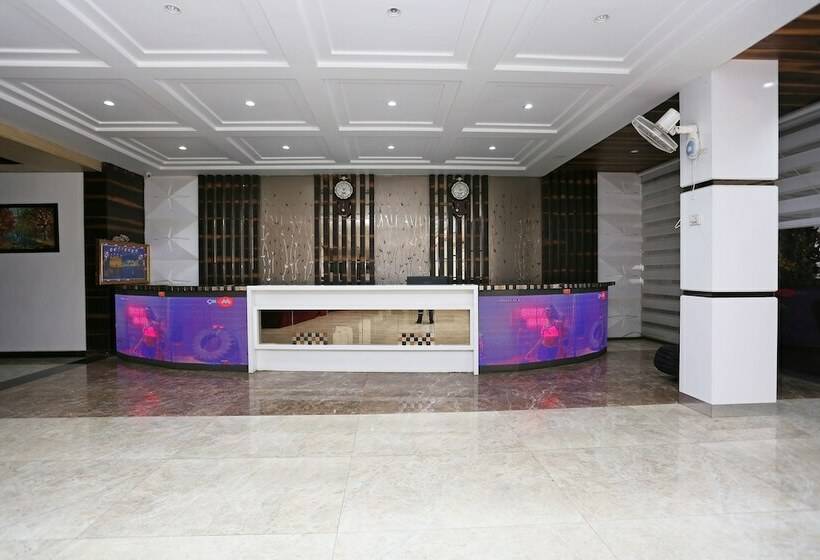 فندق Capital O 22733 Wood Castle