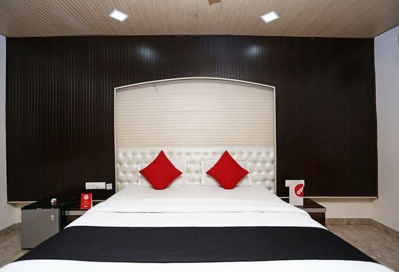 فندق Capital O 22733 Wood Castle