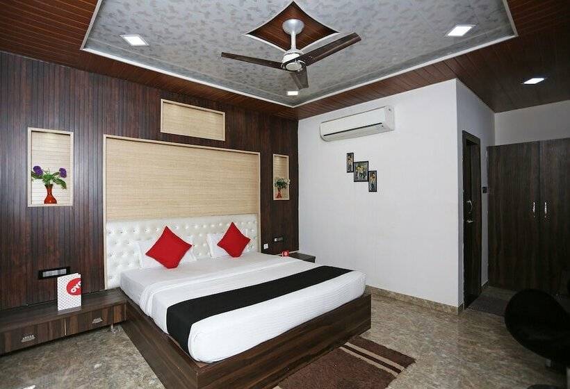 فندق Capital O 22733 Wood Castle