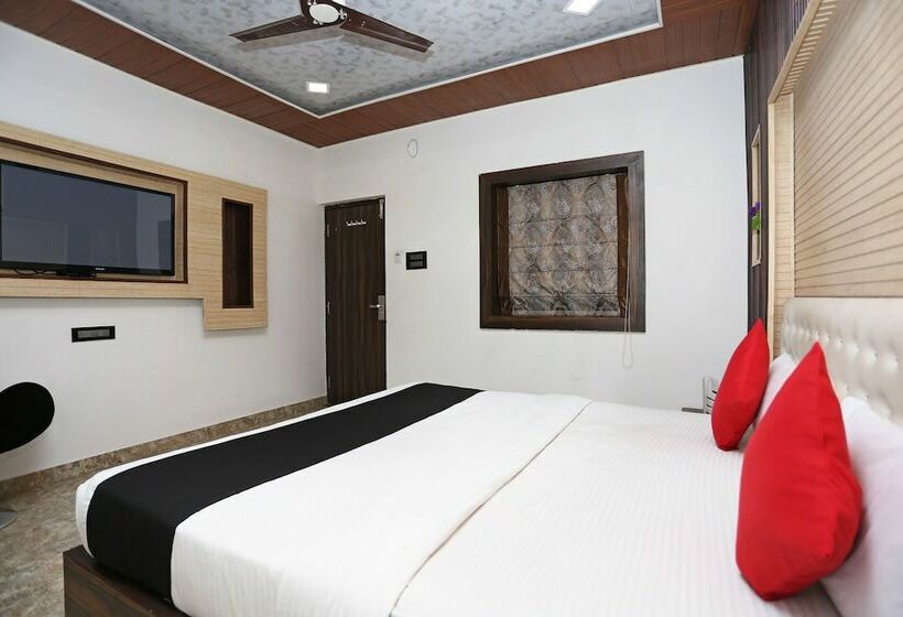 فندق Capital O 22733 Wood Castle