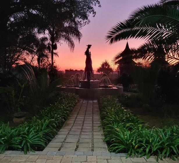 Отель Excalibur Boutique