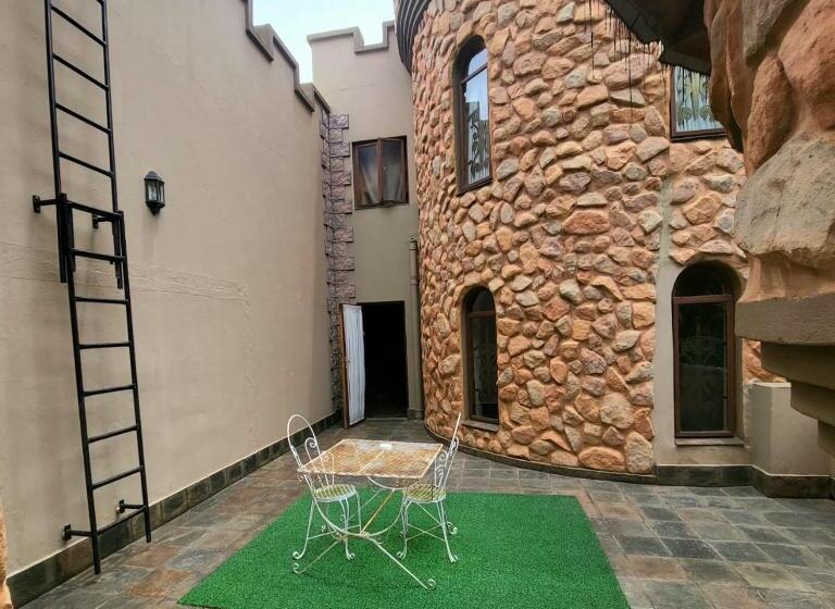 Отель Excalibur Boutique