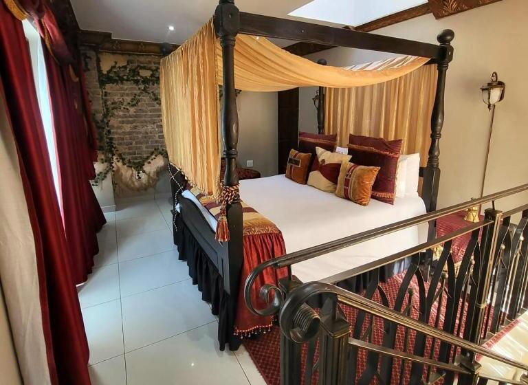 Отель Excalibur Boutique