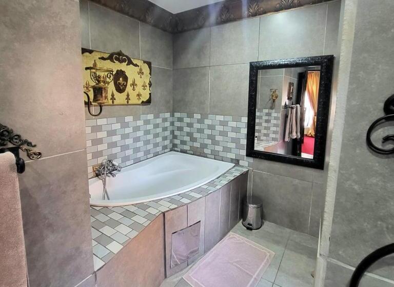 Отель Excalibur Boutique