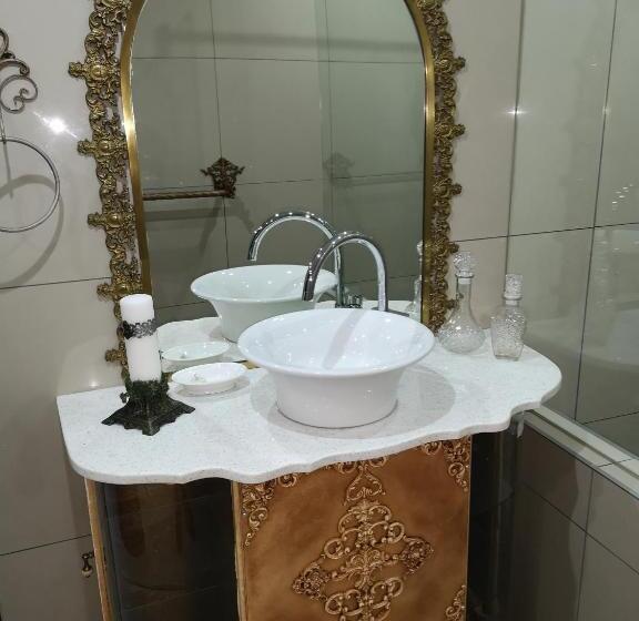 Отель Excalibur Boutique