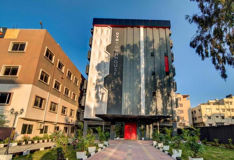 هتل OYO Townhouse 071 Brookfield