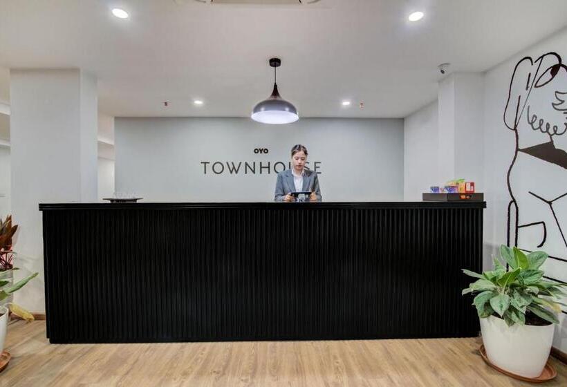 هتل OYO Townhouse 071 Brookfield