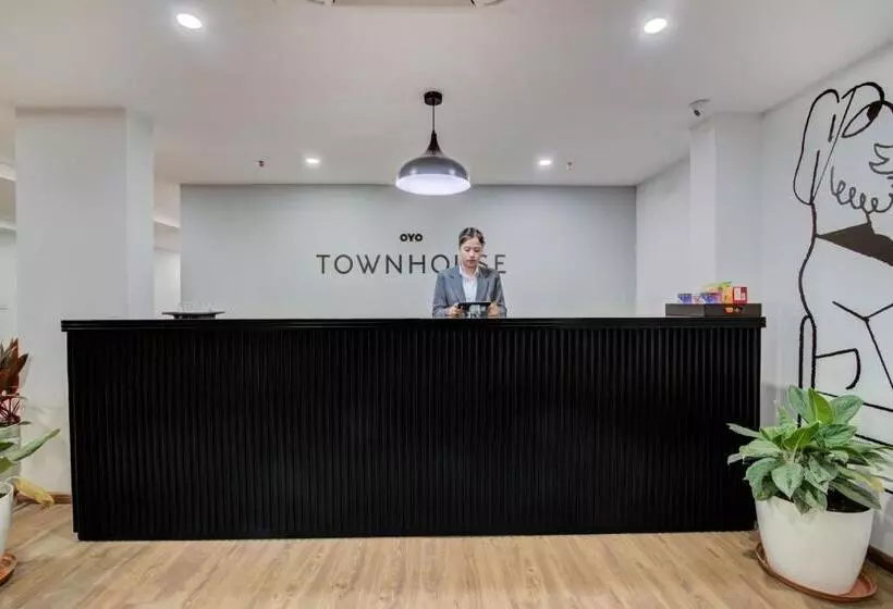 ホテル OYO Townhouse 071 Brookfield