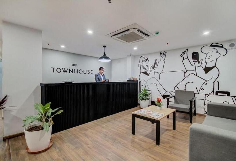 هتل OYO Townhouse 071 Brookfield