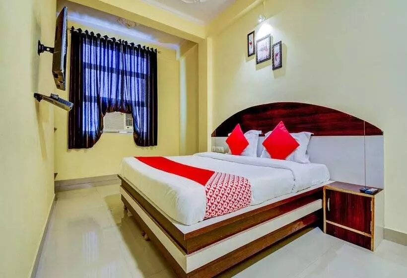 Oyo 22942 Hotel Opal