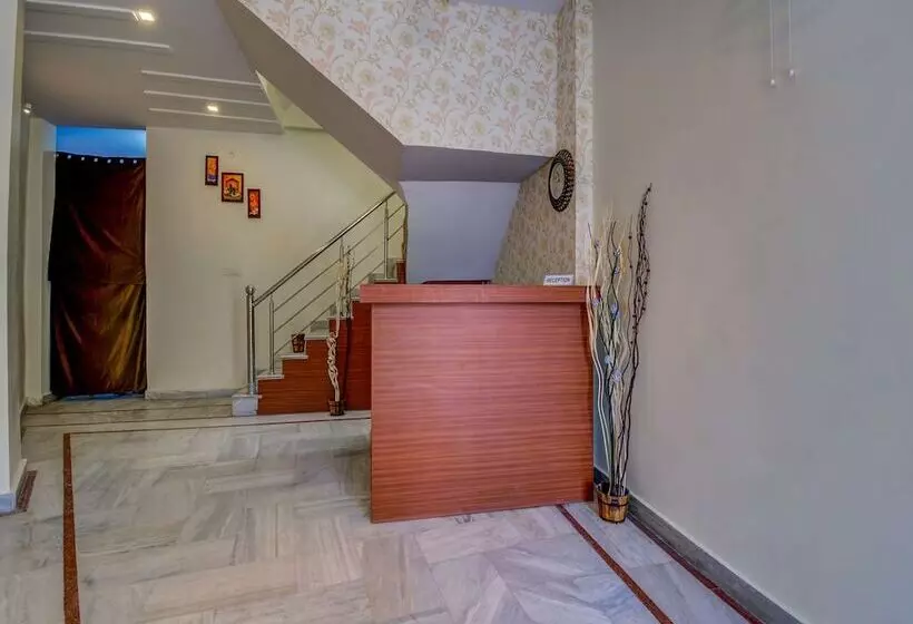 Oyo 22942 Hotel Opal