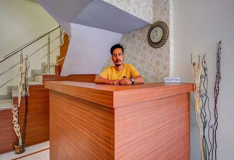 Oyo 22942 Hotel Opal