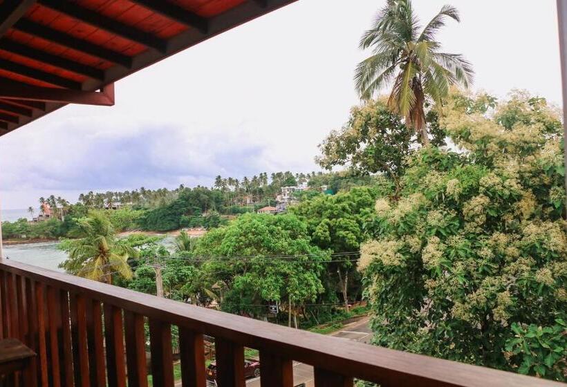 Seafood Restaurant And Motel