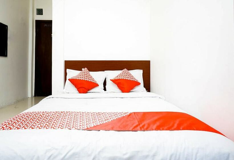 Hotell Oyo 230 Maleo Residence