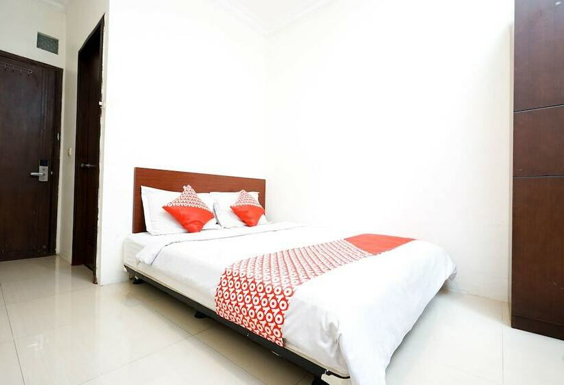 Hotell Oyo 230 Maleo Residence