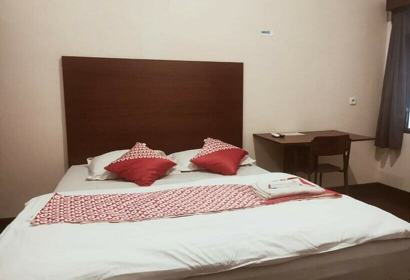 Hotell Oyo 230 Maleo Residence