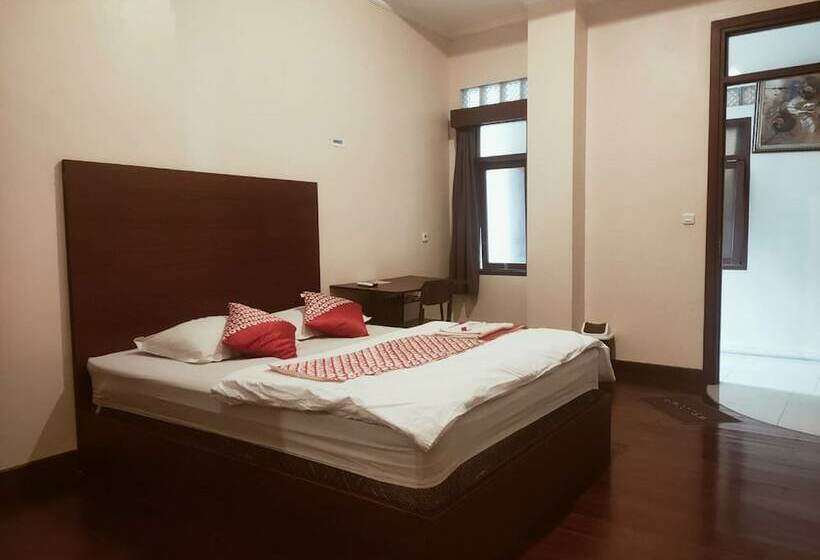 Hotell Oyo 230 Maleo Residence