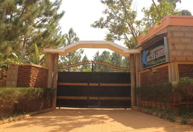 هتل Saltek Forest Cottages