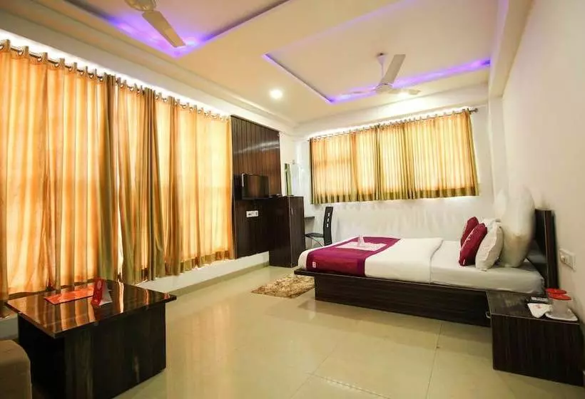 Oyo 5122 Hotel Midway Residency