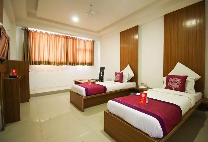 Oyo 5122 Hotel Midway Residency