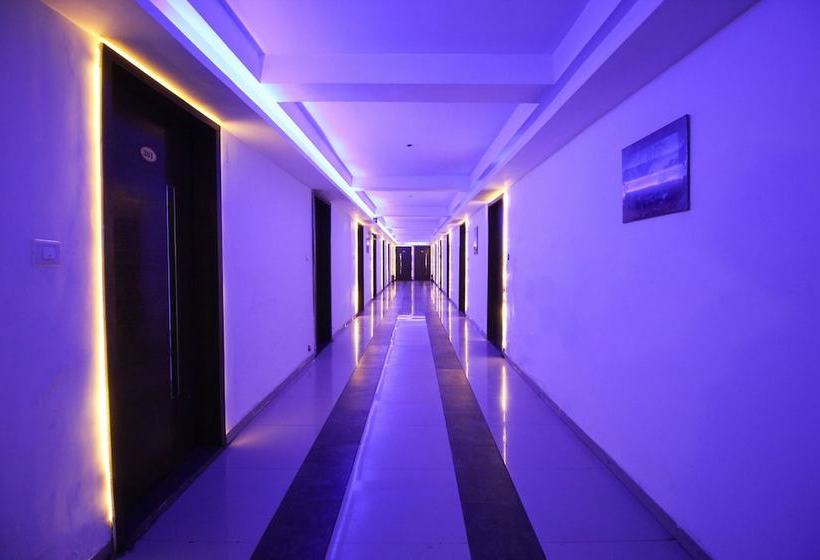 Oyo 5122 Hotel Midway Residency