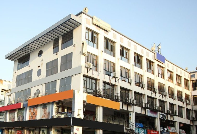 Oyo 5122 Hotel Midway Residency