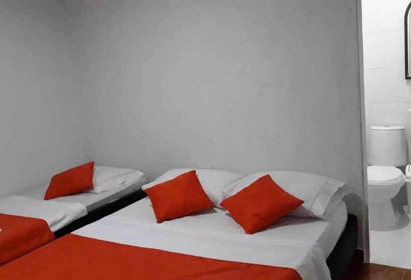 ユースホステル Hostal Villa Cecilia