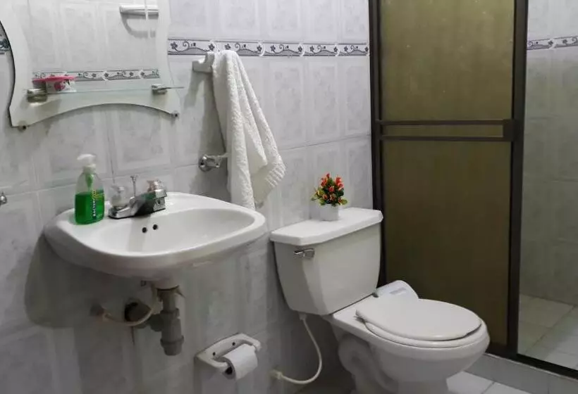 ユースホステル Hostal Villa Cecilia