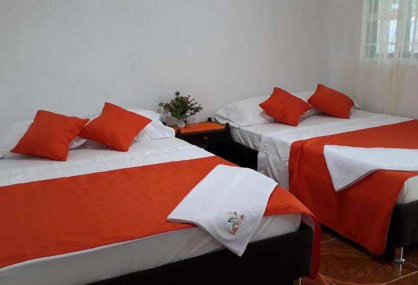 הוסטל Hostal Villa Cecilia