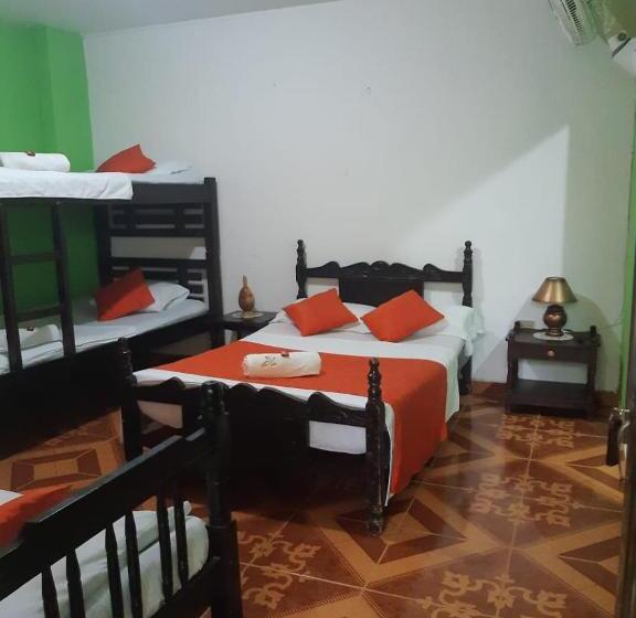 הוסטל Hostal Villa Cecilia