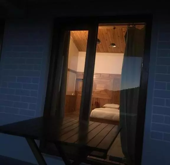 ベッドアンドブレックファースト Enchanted Hills Farmstay