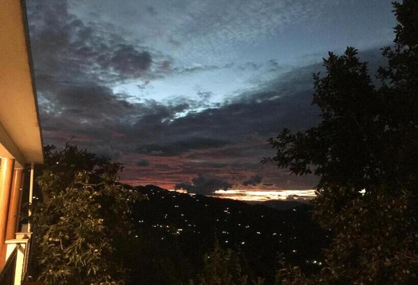 Bed and Breakfast Enchanted Hills Farmstay