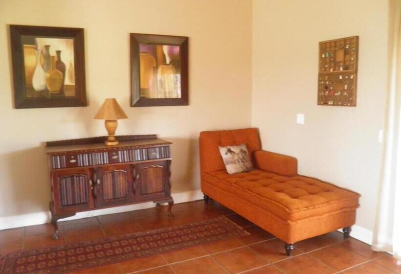 Отель Long Creek Lodge