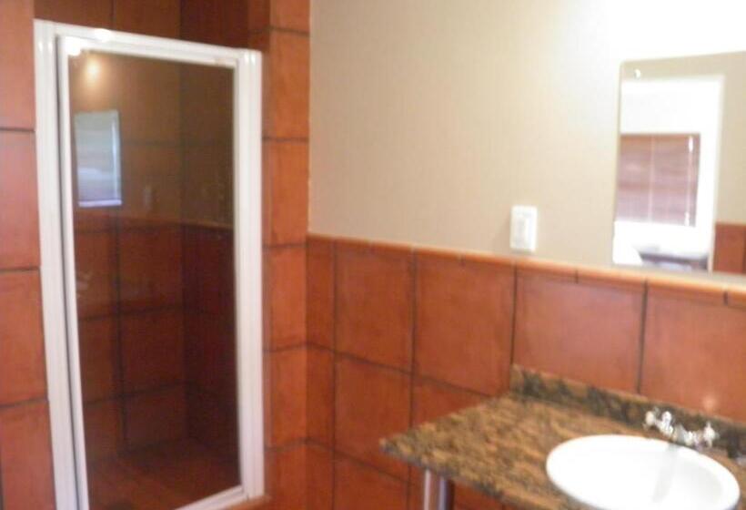 Отель Long Creek Lodge