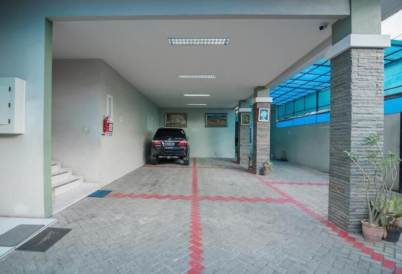 بنسيون Reddoorz Plus Near Semanggi